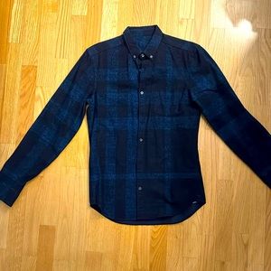 New Men’s Burberry blue plaid button down! Great shirt, size small.